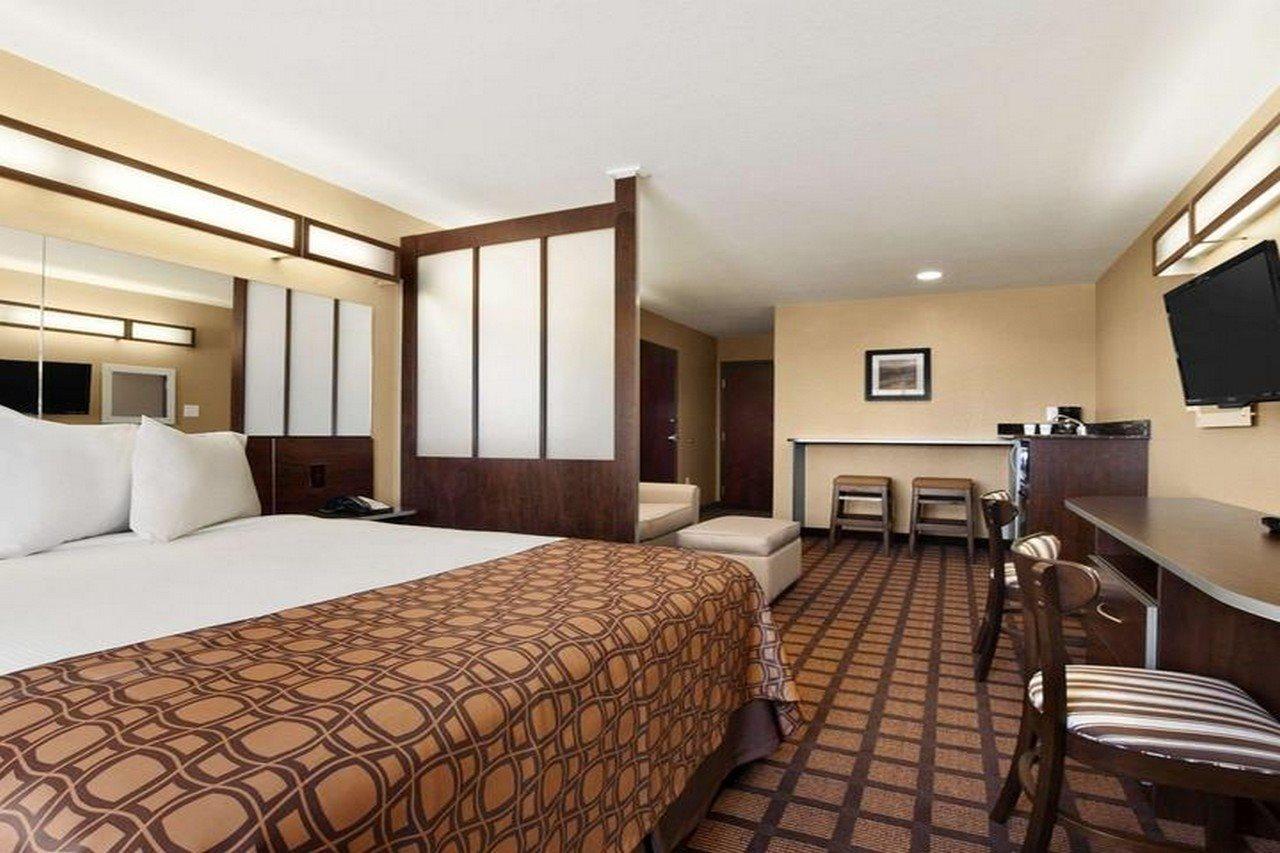Garner Hotel Gonzales By Ihg Exterior photo